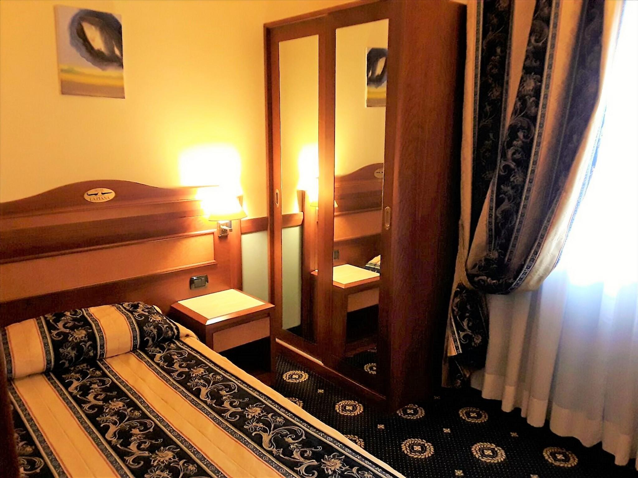 拉皮亚纳餐厅及酒店 Telese 外观 照片